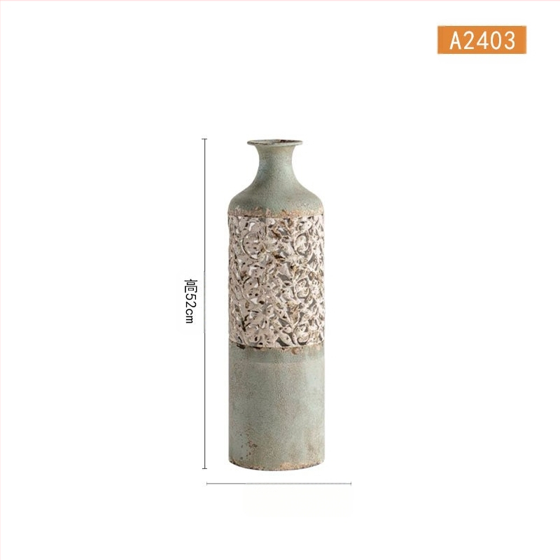 Prancūziško stiliaus kaltinės geležies spauda, vintažinė grindų vaza, svetainės, viešbučio prieškambario dekoravimo papuošalai, namų apyvokos reikmenų iliustracija, apvalus butelis