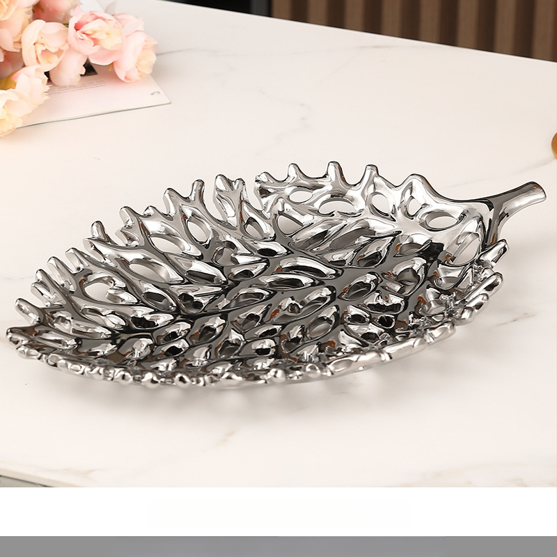 Lengvi prabangūs iškirpti keraminiai vaisių lėkščių papuošalai, paprastos ir modernios svetainės, valgomojo stalo, kavos staliuko dekoracijos, aukštos klasės kūrybiškumas ir aukščiausios klasės pojūtis