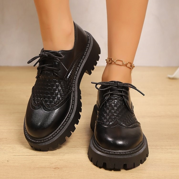 Europos ir Amerikos užsienio prekybos didelių dydžių platforminiai vasariniai kvėpuojantys odiniai batai moterims, verslo laisvalaikio, padidinantys tuščiaviduriai storo padu, vyriški batai, didmeninė prekyba