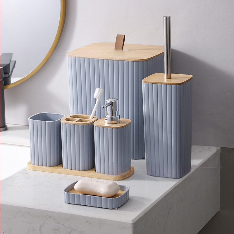 Европейски стил трансграничен раиран бамбуков дървен тоалетен комплект за баня хотелска баня от седем части от неръждаема стомана PP комплект за баня