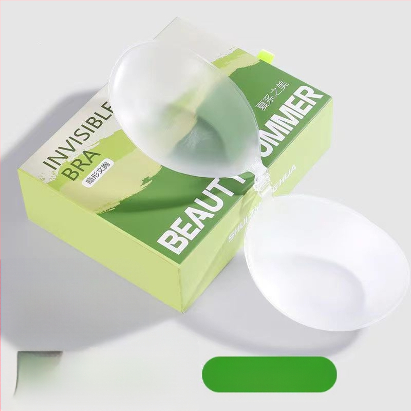 Permatomas lipdukas ant krūtinės, su klostėmis, didele priekine sagtimi, seksualus, lipnus, vandeniui atsparus, nematomas ir be pėdsakų, krūtų lipdukas