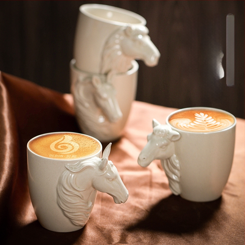 Keraminis espreso puodelis su skersiniu kraštu, lengvas, prabangus uosio spalvos „Master Cup“ su gyvūnų spalvos trimatė rankena, kūrybingas asmeninis vandens puodelis