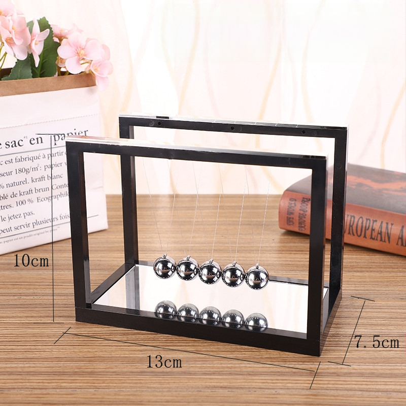 Loomingulised kaunistused, klaasist peegel, Newtoni pendel, piljardikuul, füüsikaseadus, löögitasakaalupall, õpetajapäeva kingitus õpilasele