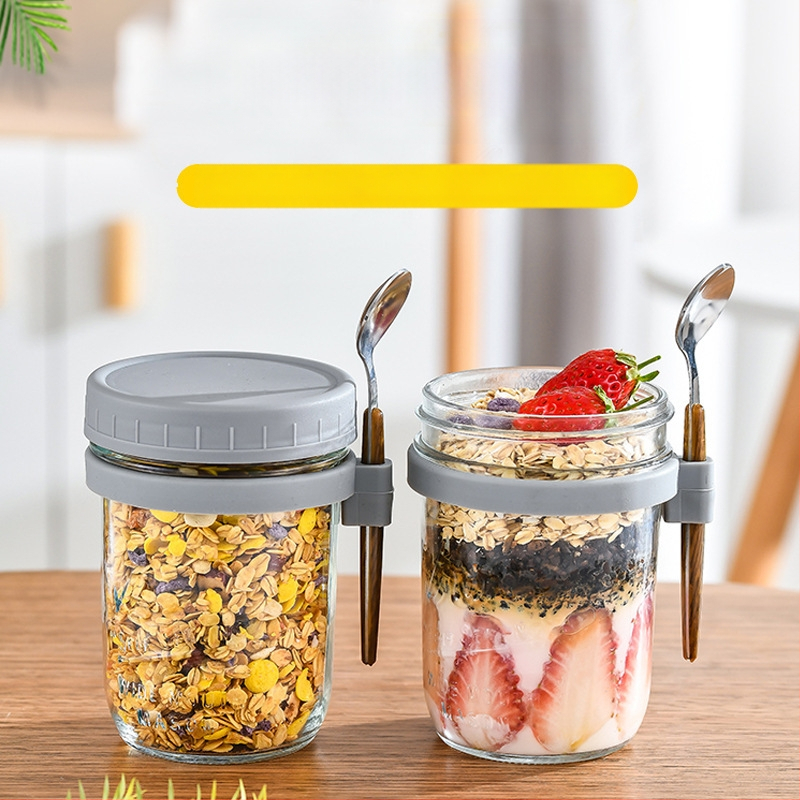 Határokon átnyúló nagykereskedelmi zabpelyhes pohár, elegáns reggelizőpohár kanállal, joghurtos pohár, hordozható saláta turmix, tejespohár