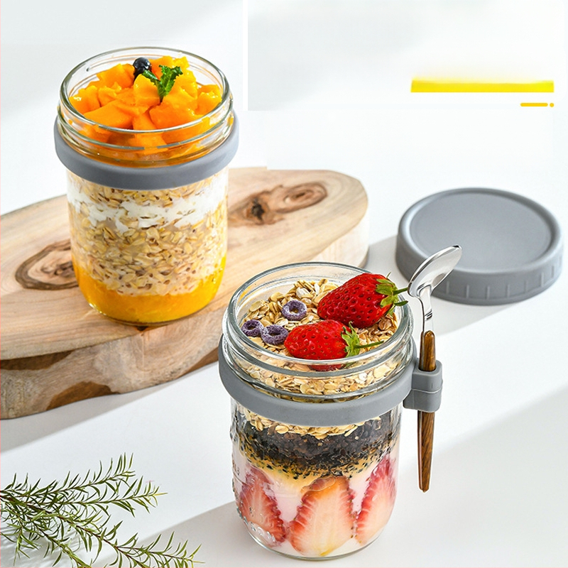Határokon átnyúló nagykereskedelmi zabpelyhes pohár, elegáns reggelizőpohár kanállal, joghurtos pohár, hordozható saláta turmix, tejespohár