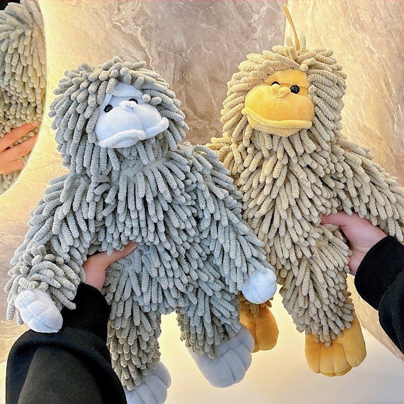 Miela trimatė šenilinė lėlė, rankinis, virtuvė, vonios kambarys, itin sugerianti nosinė, pakabinamas rankšluostis, rankšluostis