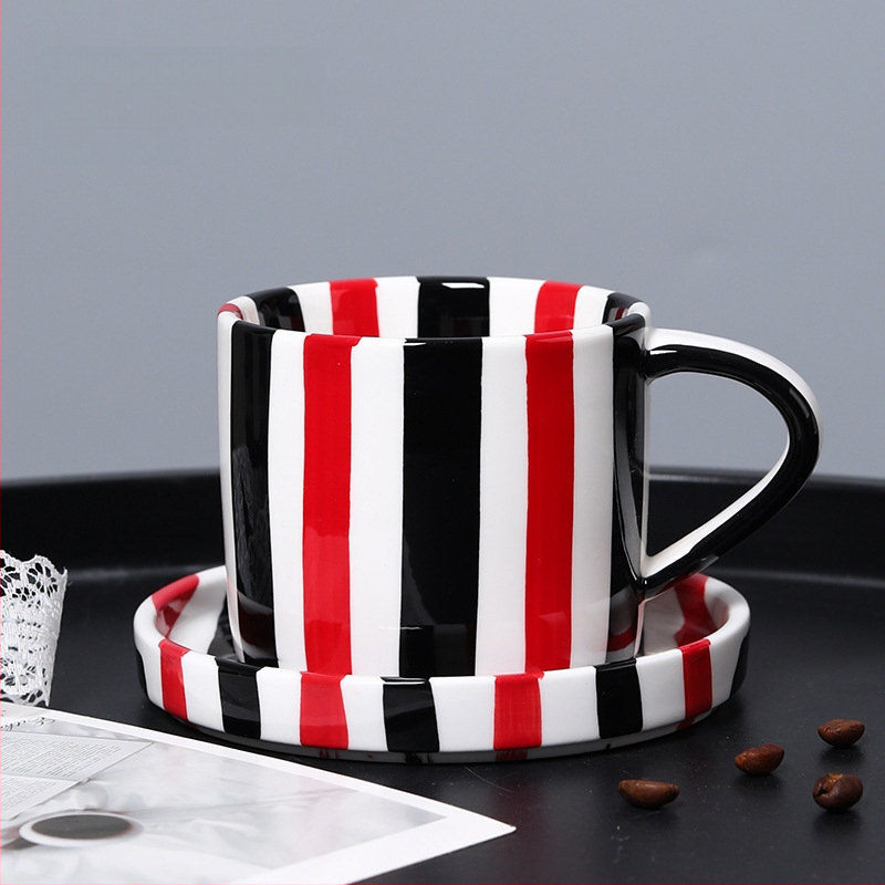 Loominguline triibuline kohvitass ja alustass majapidamises keraamiline tass pärastlõunatee kohvitass ja alustass lihtne kruus hommikusöögi piimatass