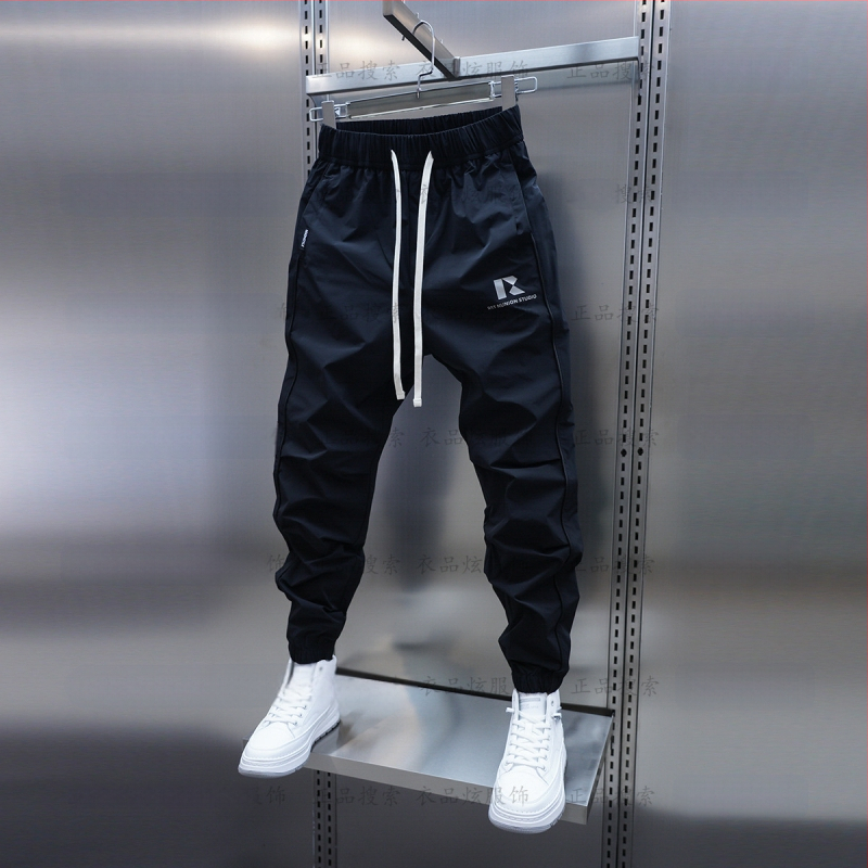 Tavaszi és őszi új férfi lezser nadrág koreai stílusú, gyorsan száradó, laza szárú, divatos, egyszínű, minden lábra illeszkedő nadrág