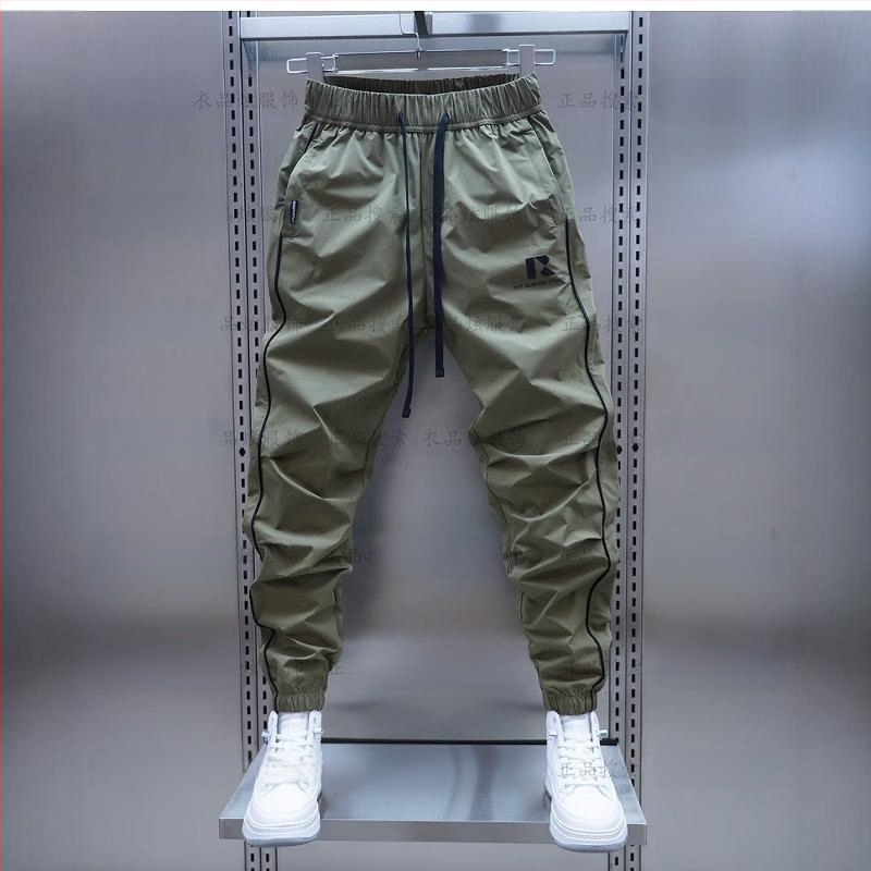 Tavaszi és őszi új férfi lezser nadrág koreai stílusú, gyorsan száradó, laza szárú, divatos, egyszínű, minden lábra illeszkedő nadrág