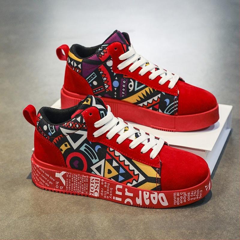 Piros férfi cipők 2025 új ifjúsági év szabadidős sport középiskolás gyerekeknek a kígyó éve magas szárú cipők diák utcai cipők