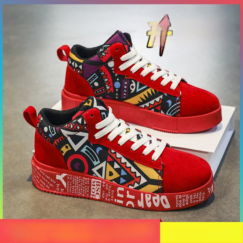 Piros férfi cipők 2025 új ifjúsági év szabadidős sport középiskolás gyerekeknek a kígyó éve magas szárú cipők diák utcai cipők