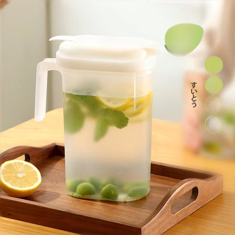 Japoniško stiliaus šalto vandens butelis, plastikinis vasarinis buitinis didelės talpos šalto vandens butelis, filtras, atsparus aukštai temperatūrai, sandarus šaldytuvo sulčių arbatinukas