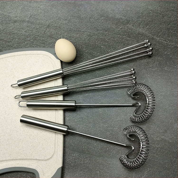 Nerūdijančio plieno rankinis kiaušinių plaktuvas, spyruoklinis kiaušinių maišytuvas, grietinėlės ir tešlos maišymo lazdelė, kepimo įrankis