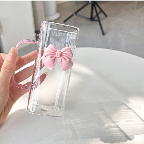 Ins Style kandiline vibuga klaasist tass käepidemega, hea välimusega, kõrge temperatuurikindlusega, armas haldjasroosa õlgtass