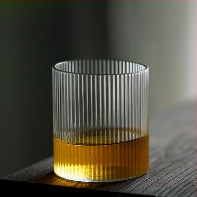 Testreszabott függőleges mintázatú üveg háztartási pohár stílusos, magas boroszilikát üveg vízcsésze átlátszó teáscsésze kreatív borospohár