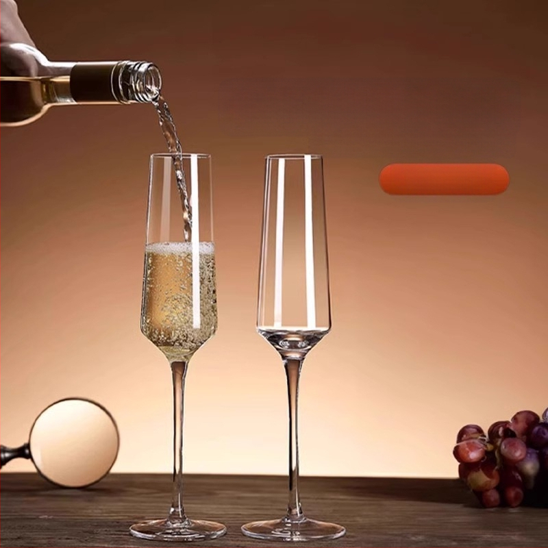 Krištolinio stiklo šampano taurė, vynuogių skonio saldus stiklas, stiklinių taurių rinkinys