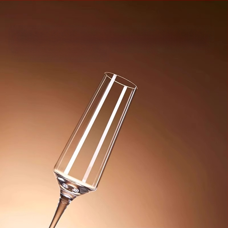 Krištolinio stiklo šampano taurė, vynuogių skonio saldus stiklas, stiklinių taurių rinkinys
