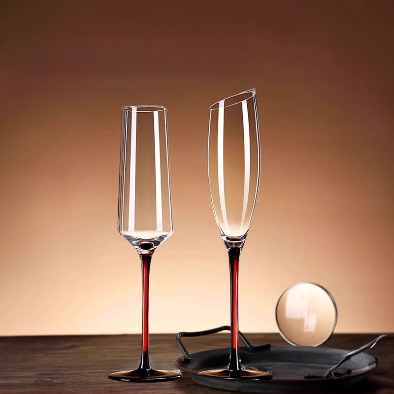 Krištolinio stiklo šampano taurė, vynuogių skonio saldus stiklas, stiklinių taurių rinkinys