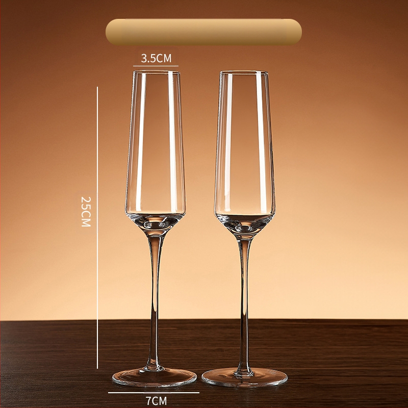 Krištolinio stiklo šampano taurė, vynuogių skonio saldus stiklas, stiklinių taurių rinkinys
