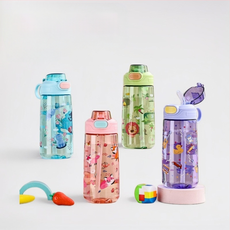 Užsienio prekybos tarpvalstybinis prekybos centras Animacinis šilumos perdavimo mygtukas Iššokantis dangtelis Antgalis Vaikiškas vandens puodelis 550 ml Patogus plastikinis vandens virdulys