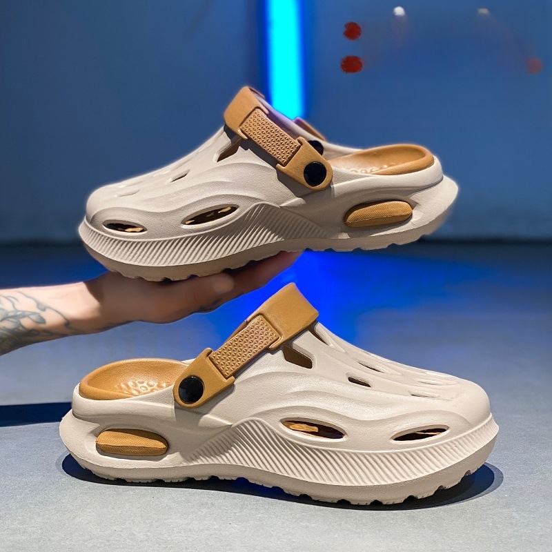 2025 Nyári Új Stílusú Lyukú Cipők Férfi Külső Ruházat Alkalmi Vastag Talpú Szar Feeling Baotou Szandálok és Papucsok Lélegző Kétszínű Papucsok