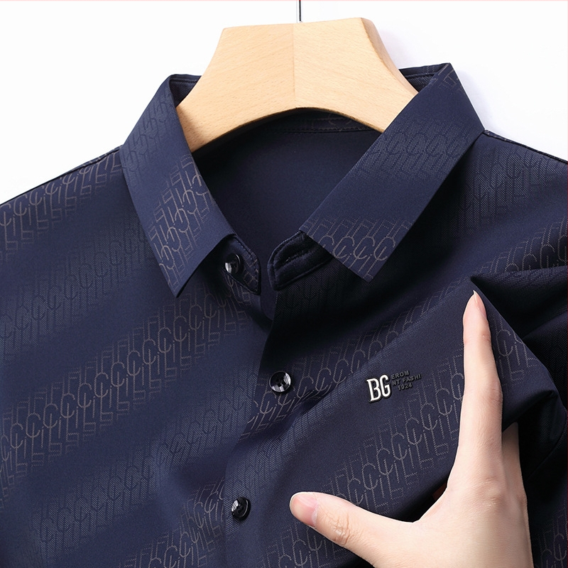 2025 Nyári Új, Luxus Férfi Jégselyem Rövid Ujjú Ing Üzleti Alkalmi Csíkos, Minden Mérkőzésre Alkalmas Középkorú Hajtókendős Ing