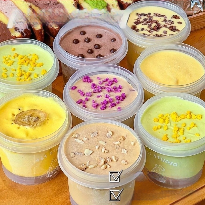 Pudingjogurtitops, käsitsi valmistatud kahekordse koorikuga piimakookosželee jäätisekoorik, ühekordselt kasutatav plastpudelipakendpurk