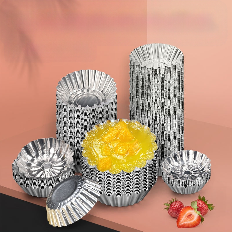 Ühekordselt kasutatav krüsanteemikoogi vorm, ümmargune plekkfooliumist tass, munakoogipuding, hobuserauakujuline koogisupi täidisekott, plekk-paberikauss