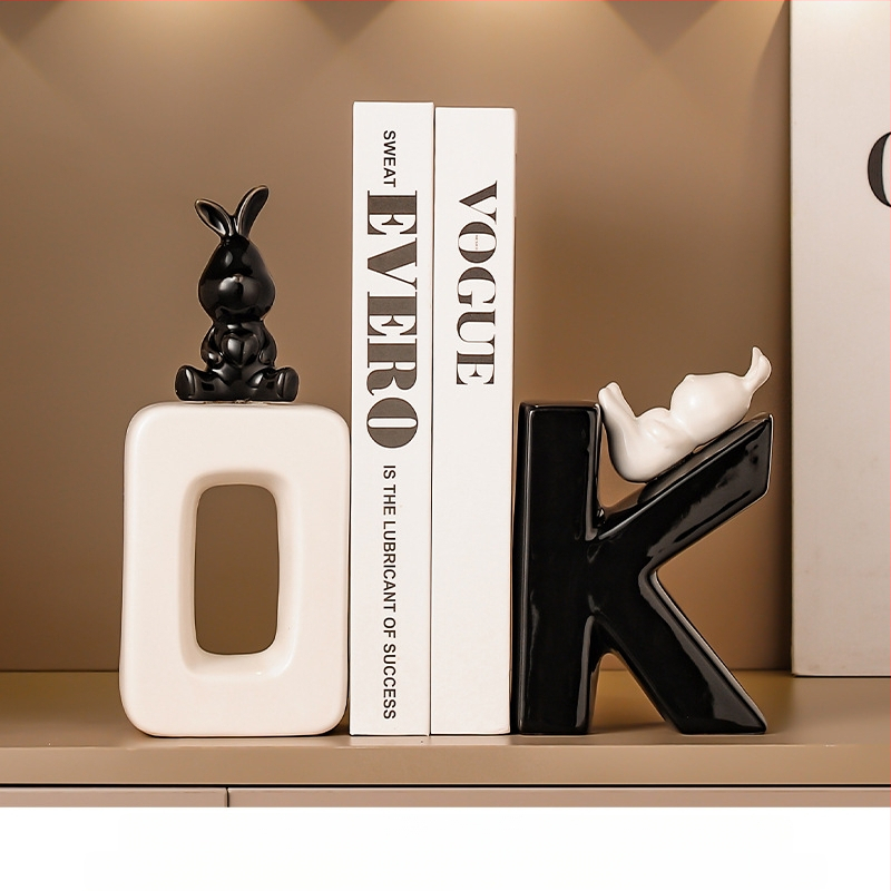 Kerged luksuskaunistused, stiilsed modernsed raamatutoed, tegelaskujude kaunistused, kodu elutuba, televiisor, veinikapp, kontoritoa kaunistused