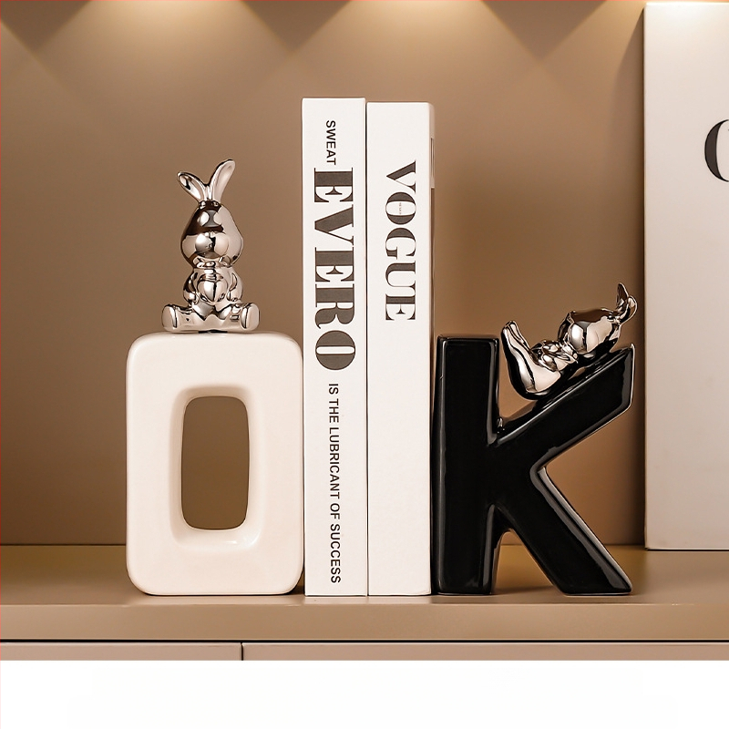 Kerged luksuskaunistused, stiilsed modernsed raamatutoed, tegelaskujude kaunistused, kodu elutuba, televiisor, veinikapp, kontoritoa kaunistused