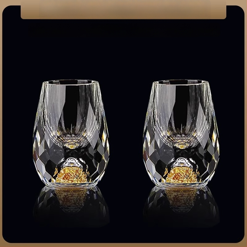 Didmeninė prekyba mažomis, vientisomis, kiniško stiliaus „Yipin Jiangshan Jinshan“ baltojo vyno taurėmis, pagamintomis iš aukso folijos, krištolo, buitinėmis, mažomis, vientisomis, kulkos formos taurėmis.