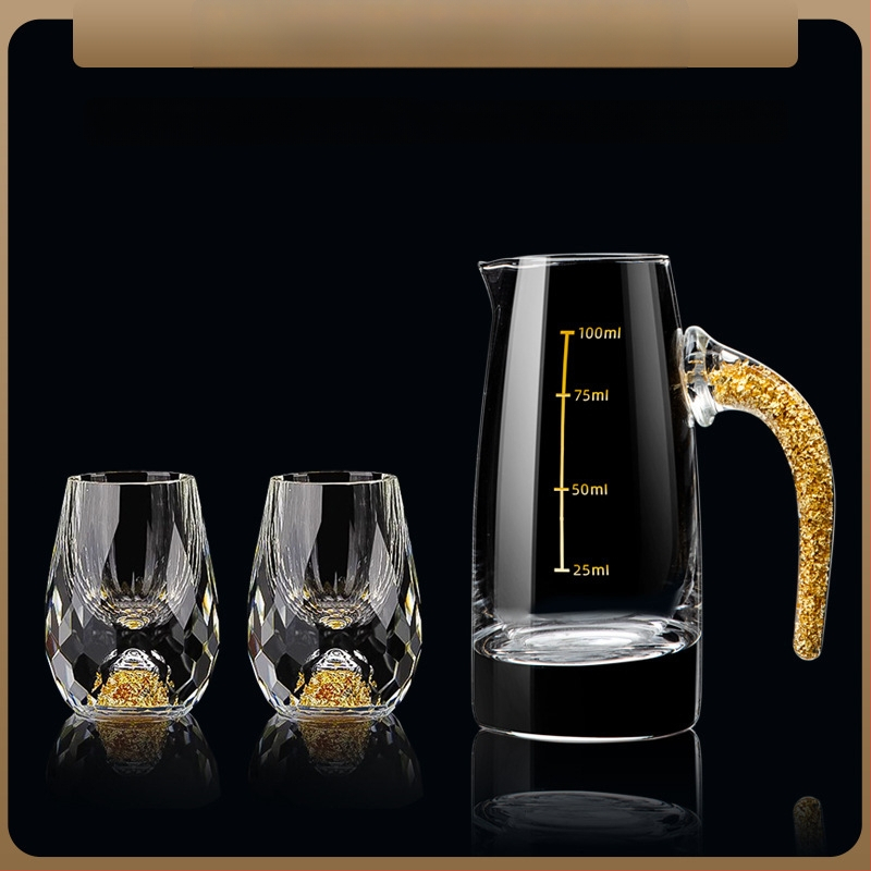 Didmeninė prekyba mažomis, vientisomis, kiniško stiliaus „Yipin Jiangshan Jinshan“ baltojo vyno taurėmis, pagamintomis iš aukso folijos, krištolo, buitinėmis, mažomis, vientisomis, kulkos formos taurėmis.