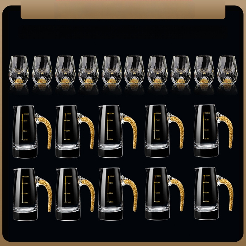 Didmeninė prekyba mažomis, vientisomis, kiniško stiliaus „Yipin Jiangshan Jinshan“ baltojo vyno taurėmis, pagamintomis iš aukso folijos, krištolo, buitinėmis, mažomis, vientisomis, kulkos formos taurėmis.