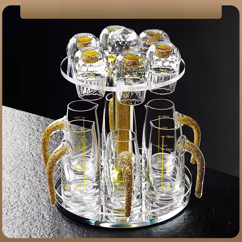 Didmeninė prekyba mažomis, vientisomis, kiniško stiliaus „Yipin Jiangshan Jinshan“ baltojo vyno taurėmis, pagamintomis iš aukso folijos, krištolo, buitinėmis, mažomis, vientisomis, kulkos formos taurėmis.