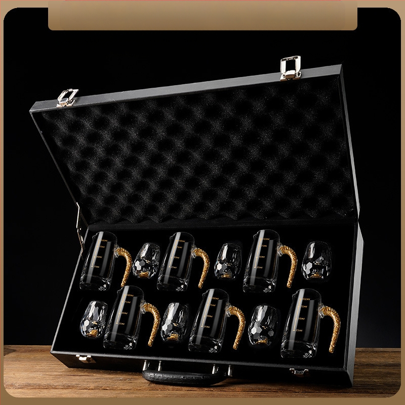 Didmeninė prekyba mažomis, vientisomis, kiniško stiliaus „Yipin Jiangshan Jinshan“ baltojo vyno taurėmis, pagamintomis iš aukso folijos, krištolo, buitinėmis, mažomis, vientisomis, kulkos formos taurėmis.