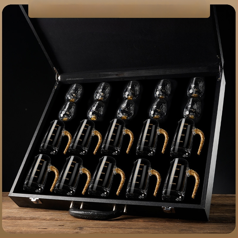 Didmeninė prekyba mažomis, vientisomis, kiniško stiliaus „Yipin Jiangshan Jinshan“ baltojo vyno taurėmis, pagamintomis iš aukso folijos, krištolo, buitinėmis, mažomis, vientisomis, kulkos formos taurėmis.