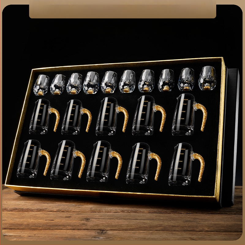 Didmeninė prekyba mažomis, vientisomis, kiniško stiliaus „Yipin Jiangshan Jinshan“ baltojo vyno taurėmis, pagamintomis iš aukso folijos, krištolo, buitinėmis, mažomis, vientisomis, kulkos formos taurėmis.