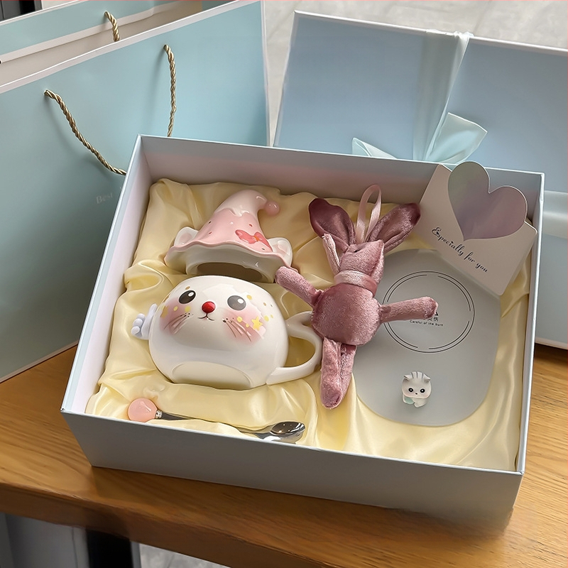 Tüdrukutele mõeldud kruus, nägus kontori kummitustega veekruus, sünnipäevakingitus, eriti ilusa kassikujuline keraamika hulgimüük