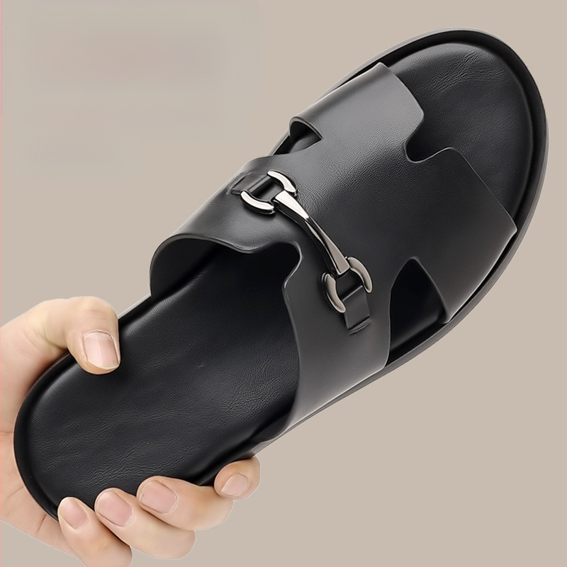 Papucsok 2025 Nyári Új Divatos Kültéri Ruházat Férfi Csúszásmentes Alkalmi Szandálok Strandcipők