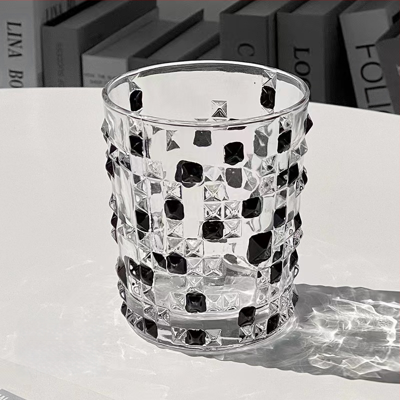 Festett, kézzel szőtt üvegből készült, fülkés háztartási pohár, női teáspohár, ivóital-pohár, whiskys söröspohár