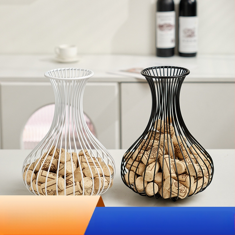 Határokon átnyúló bordugó tárolókosár, parafa borosüveg-dugó tárolókosár, bordugó gyűjtőkosár, bárdíszek