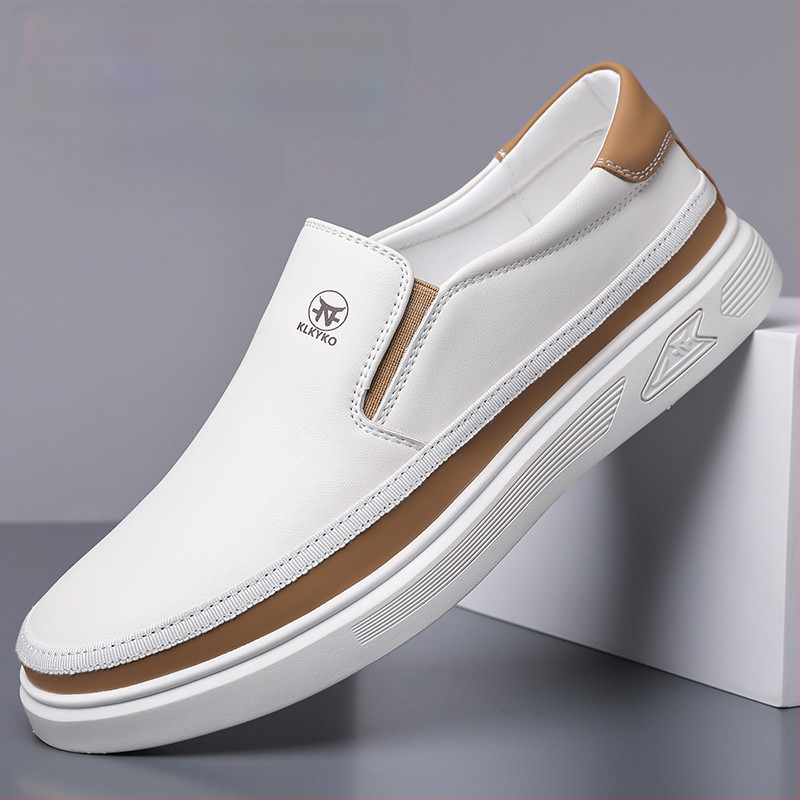 Kis fehér cipők 2025 nyári plus size ifjúsági divatos deszkás cipők férfi bebújós csúszásgátló puha talpú félig húzódó sport alkalmi cipők