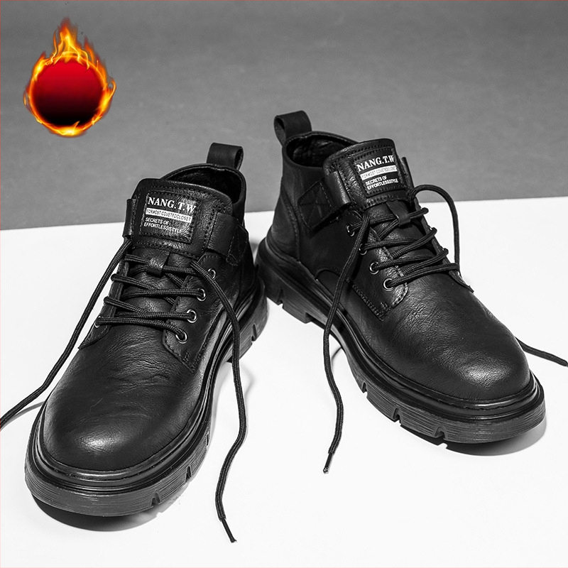 2024 m. rudens nauji Martino batai. Žieminiai, vilnos pamušalu, šilti, aukštaauliai, darbo batai, vidutinio aukščio, britiški laisvalaikio odiniai batai.