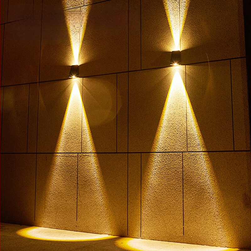 Piiriülene hulgimüük päikeseenergial töötavate välisseinavalgustite osas koduseks kasutamiseks, välisterrassi aia seina dekoratiivvalgustid, üles- ja allapoole suunatud valgustusega seinavalgustid