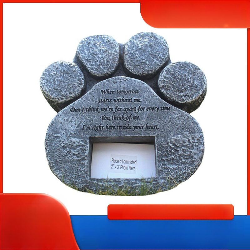 Šuns paminklas, nuotraukų rėmelis, letenos atspaudas, Marko užuojautos antkapis, statula, šuo, augintinis, memorialas, lauko veja, kiemas, antkapis