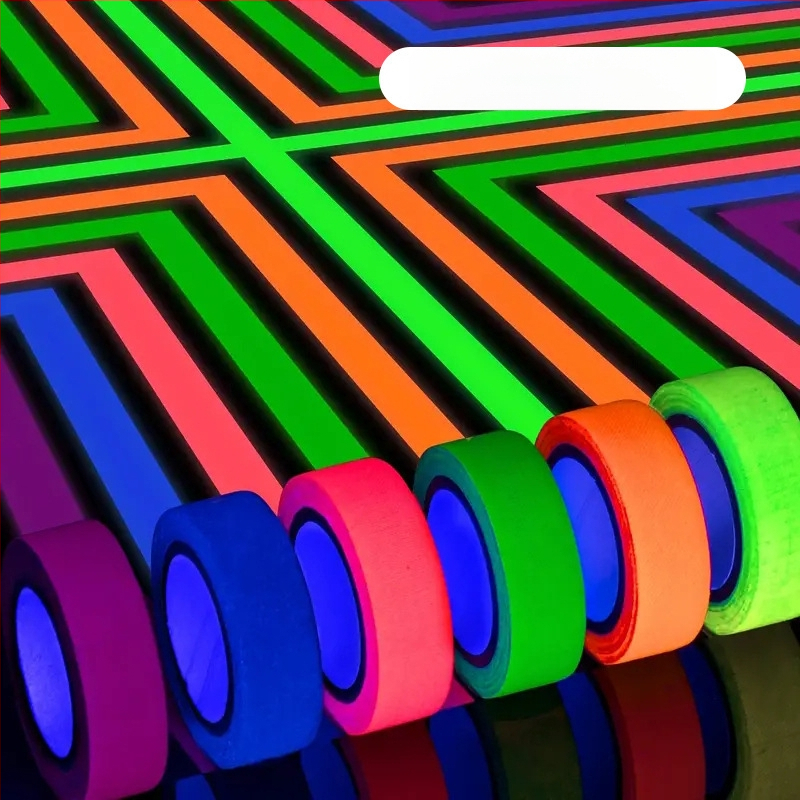 UV-fluoreszkáló szövetszalag, fotózási csapat jelölő kellékei, színpadi pozicionáló jelölés, számozás, nagy tapadású, kopásálló szövetmintázó szalag