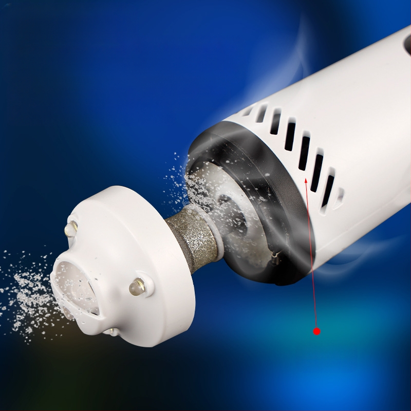 „Amazon“ siūlo USB įkrovimo naminių gyvūnėlių dulkių siurblį, nagų šlifuoklį su LED lempute, elektrines nagų kirpimo priemones katėms ir šunims, naminių gyvūnėlių nagų kirpimo priemones