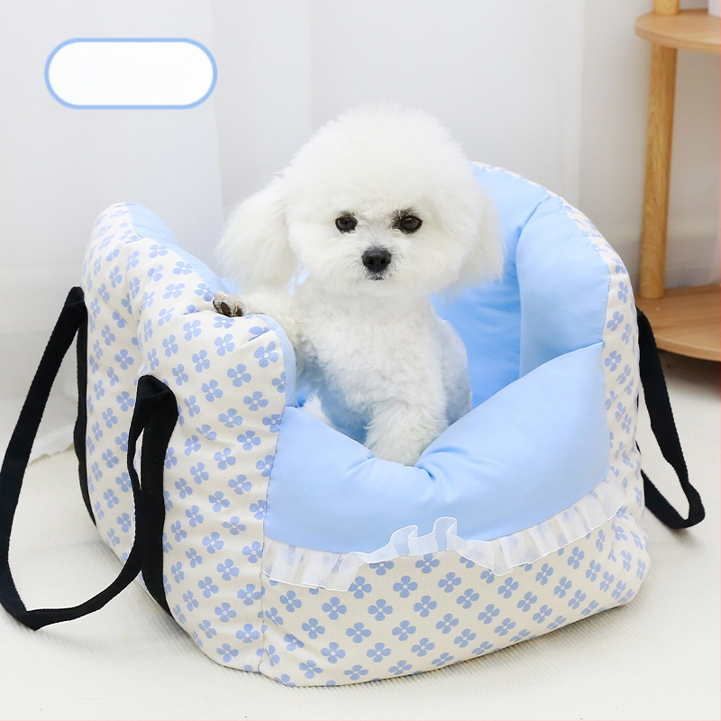 Pikamaasõidu autoküünimatt väikestele koertele West Highlandis, universaalne koera autoküünimatt igaks aastaajaks, saab saata ka teiste nimel