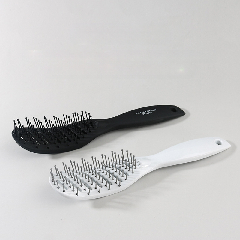 Gamintojo paruoštos vyriškos šukuosenos šukos, mažos lenktos šukos, glotnūs plaukai, devynių eilių plačių dantų šukos, kirpimo įrankis, aliejinės galvutės formavimo šukos