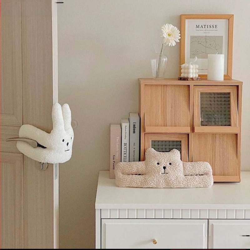 Korea karu-lamba sametist mugavusmänguasi lastele, näpistamisvastane käepidemega uksepeatus, beebitoa ukselingi kaunistus, ukse riputusriiul